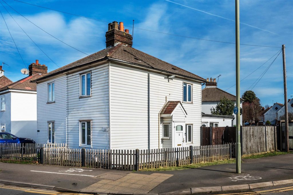 KINGSTON ROAD, LEATHERHEAD, KT22
