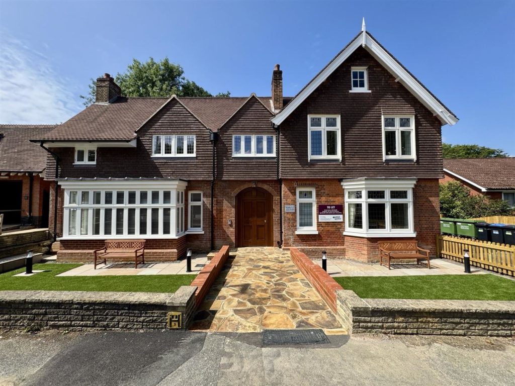 STATION APPROACH, TADWORTH, KT20
