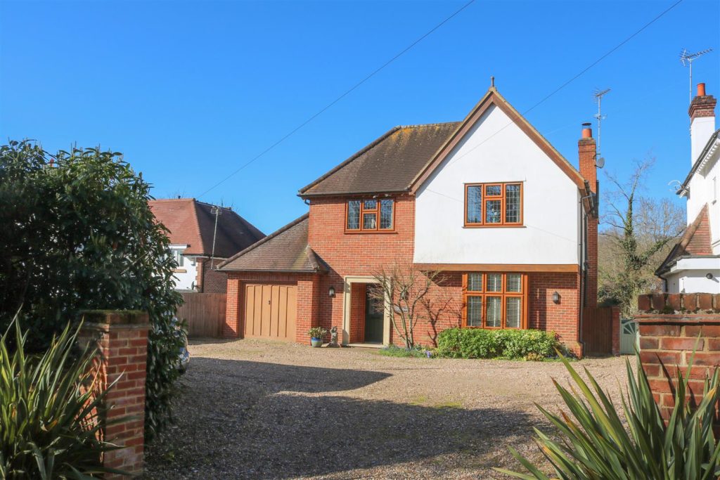 OXSHOTT ROAD, LEATHERHEAD, KT22