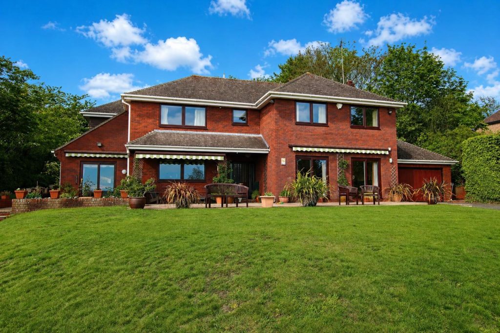 GIVONS GROVE, LEATHERHEAD, KT22