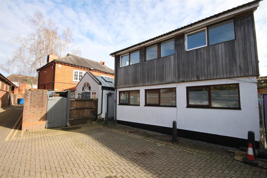 HIGH STREET, LEATHERHEAD, KT22