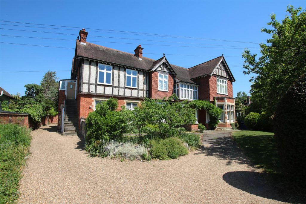 THE OLD STREET, FETCHAM, KT22