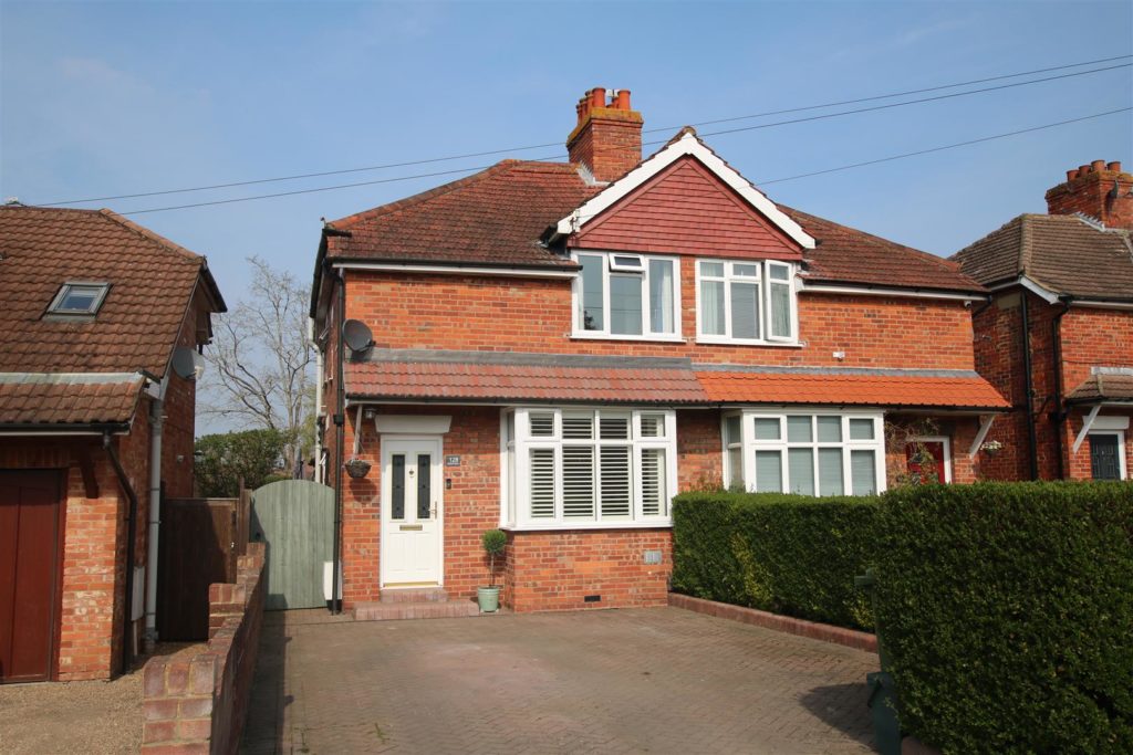 COBHAM ROAD, FETCHAM, KT22