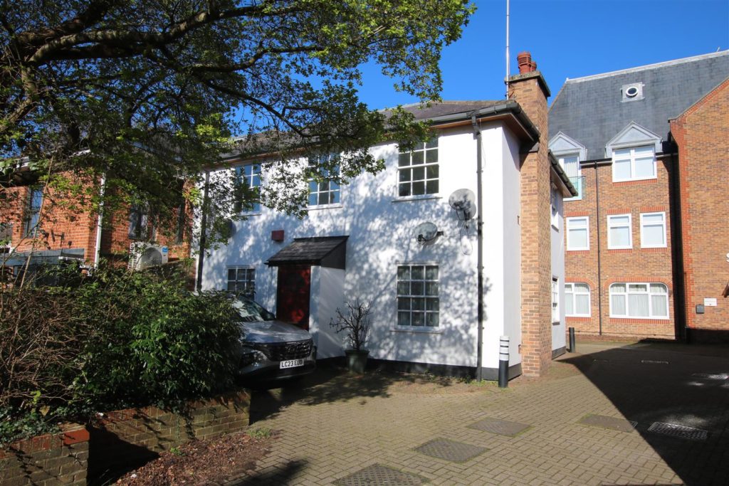 BRIDGE STREET, LEATHERHEAD, KT22