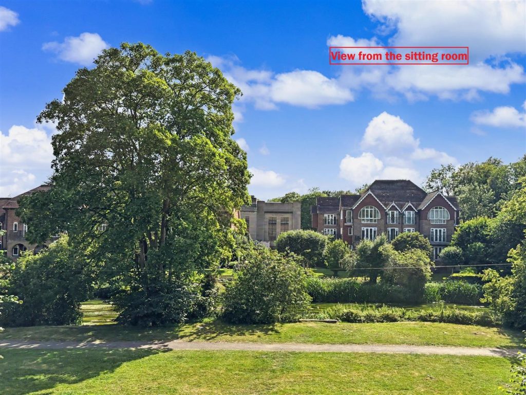 HOLLY COURT (RIVER VIEWS), LEATHERHEAD, KT22