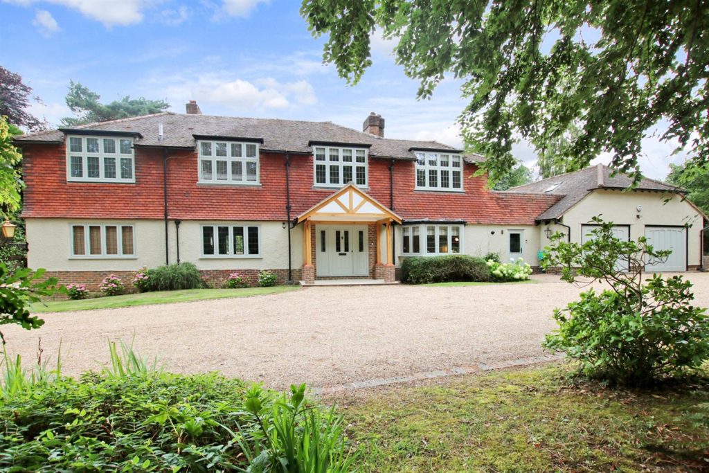 HIGHLANDS ROAD, LEATHERHEAD, KT22