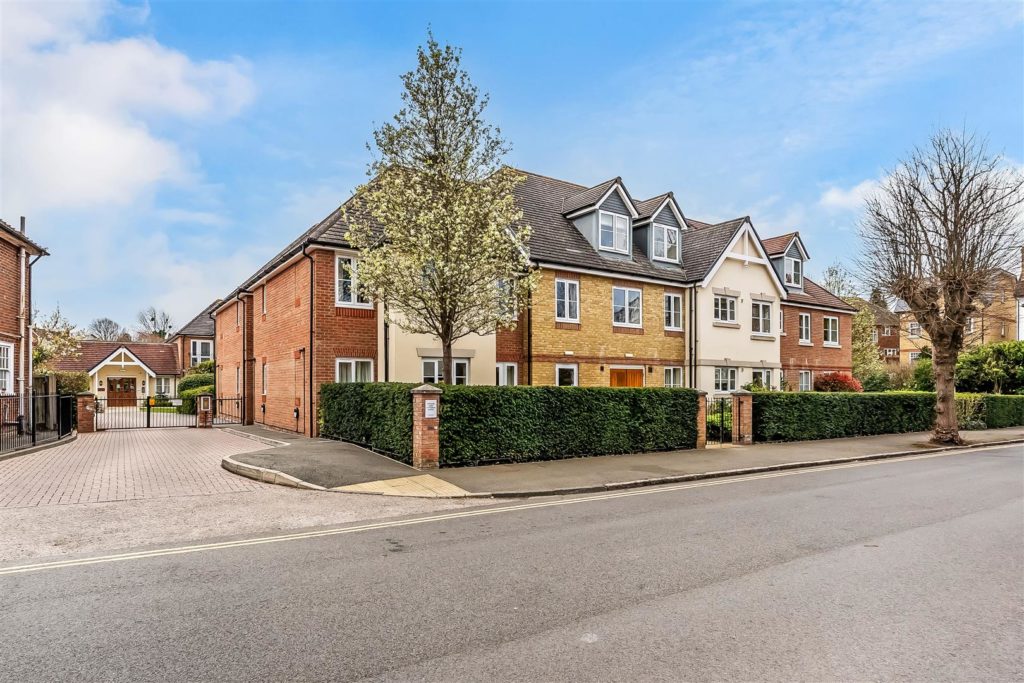KINGSTON AVENUE, LEATHERHEAD, KT22