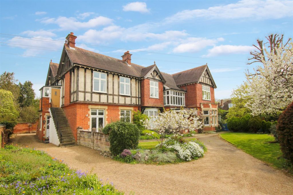 THE OLD STREET, FETCHAM, KT22