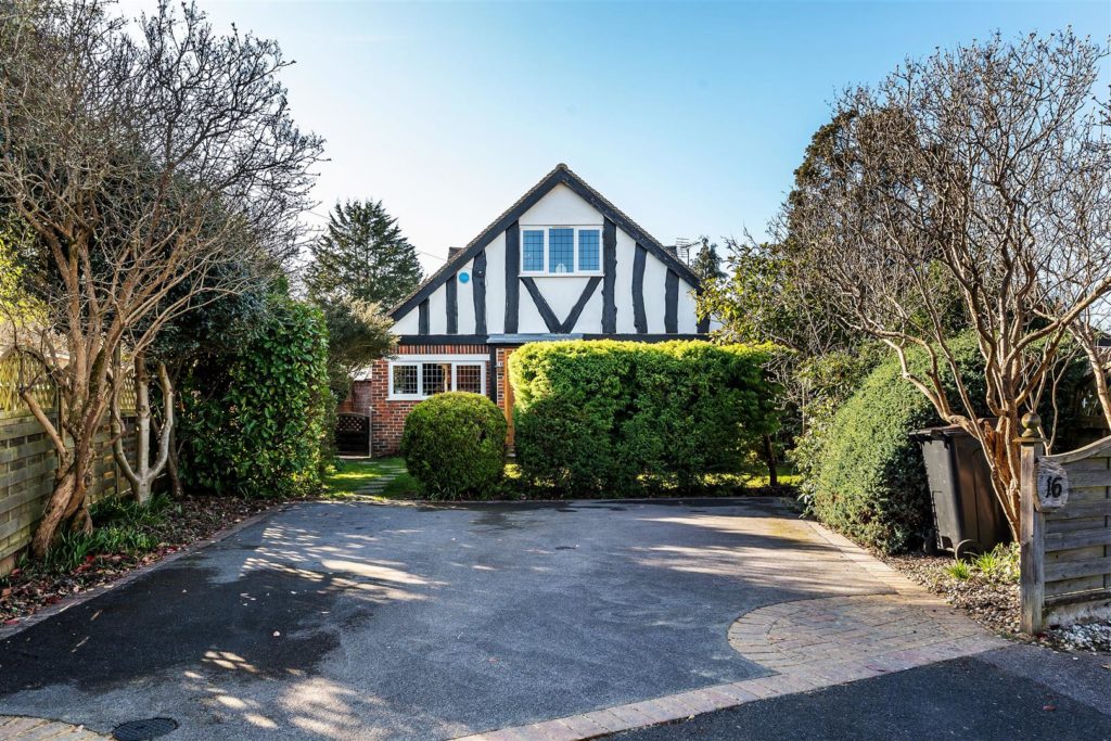 WEST FARM CLOSE, ASHTEAD, KT21