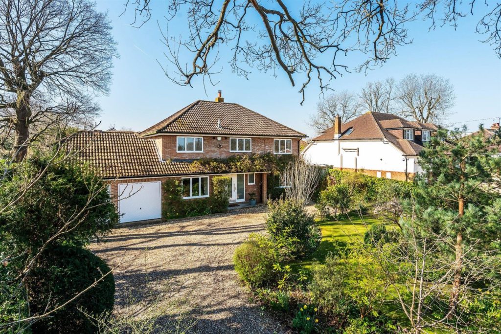KENNEL LANE, FETCHAM, KT22