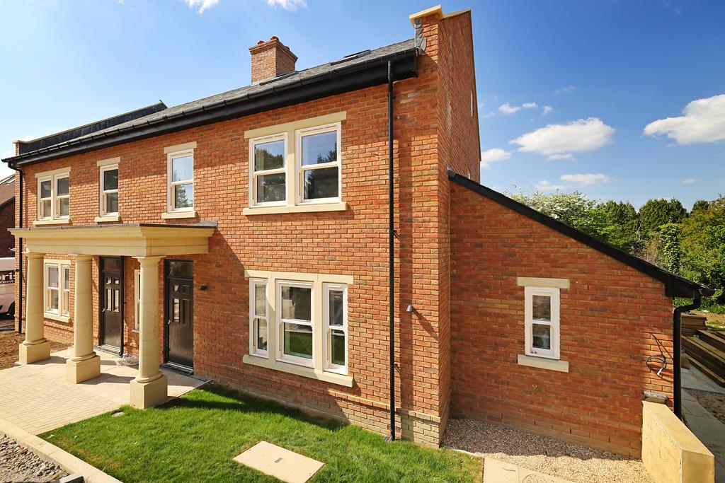 PADDOCK GROVE, EFFINGHAM, KT24