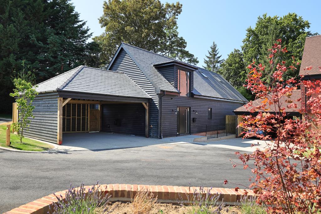 PADDOCK GROVE, EFFINGHAM, KT24