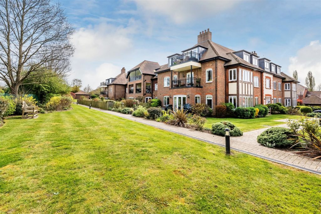 HARTFIELD ROAD, LEATHERHEAD, KT22