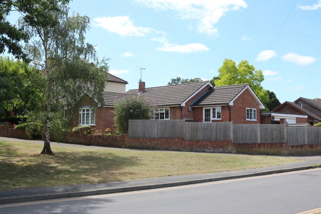 WARENNE ROAD, FETCHAM, KT22