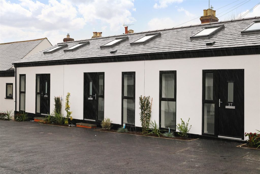 CENTRAL DORKING, RH4