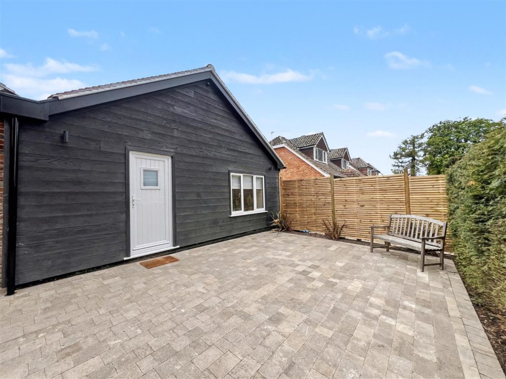 DORKING ROAD, GREAT BOOKHAM, KT23