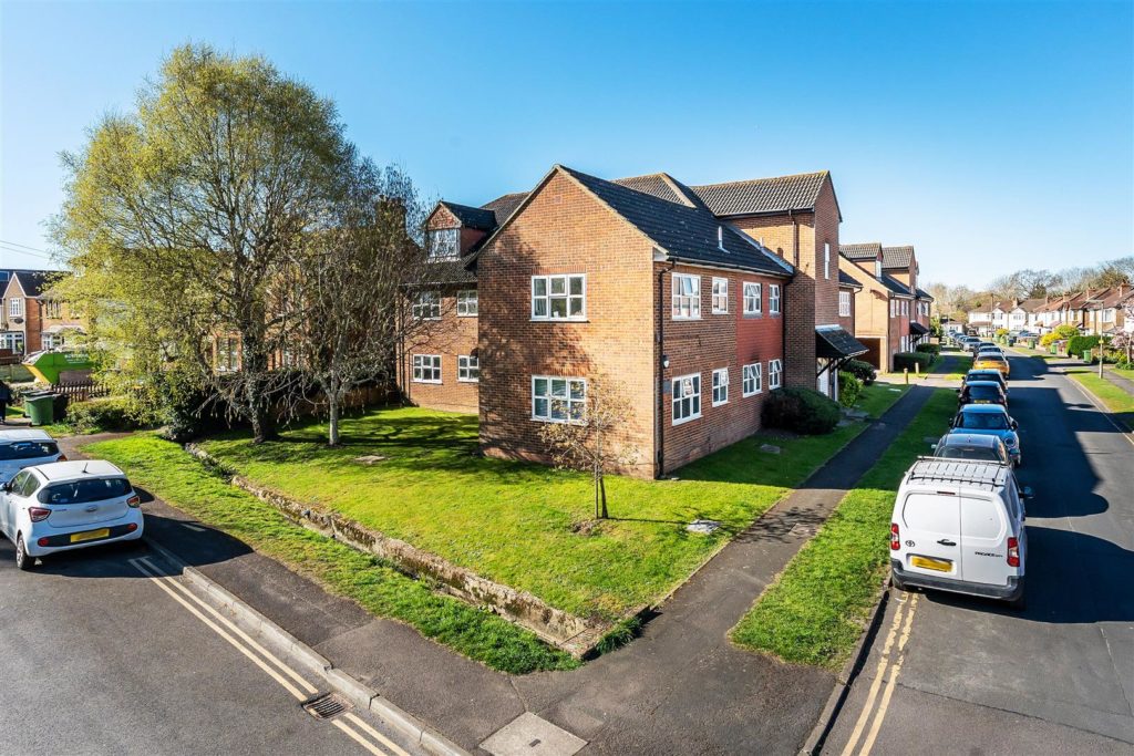 ASHTEAD, KT21