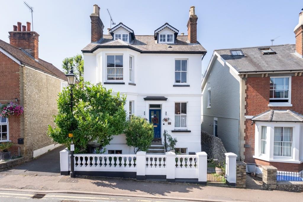 JUNCTION ROAD, DORKING, RH4