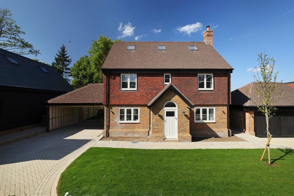 PADDOCK GROVE, EFFINGHAM, KT24