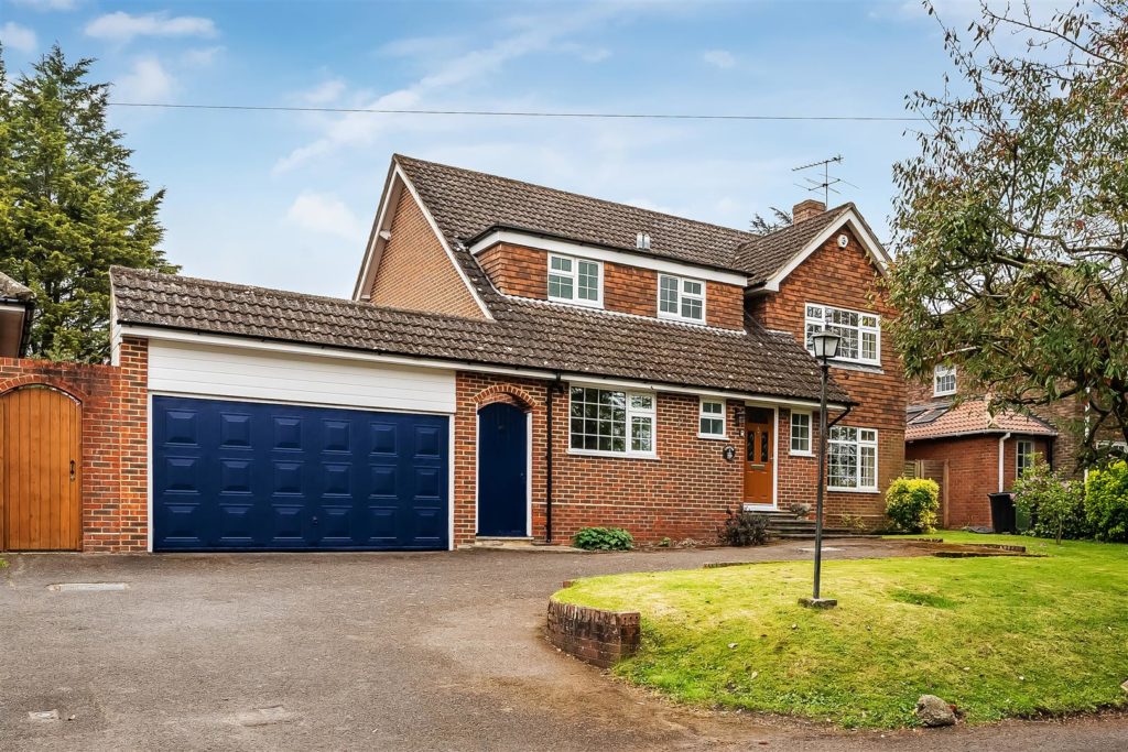 AGATES LANE, ASHTEAD, KT21