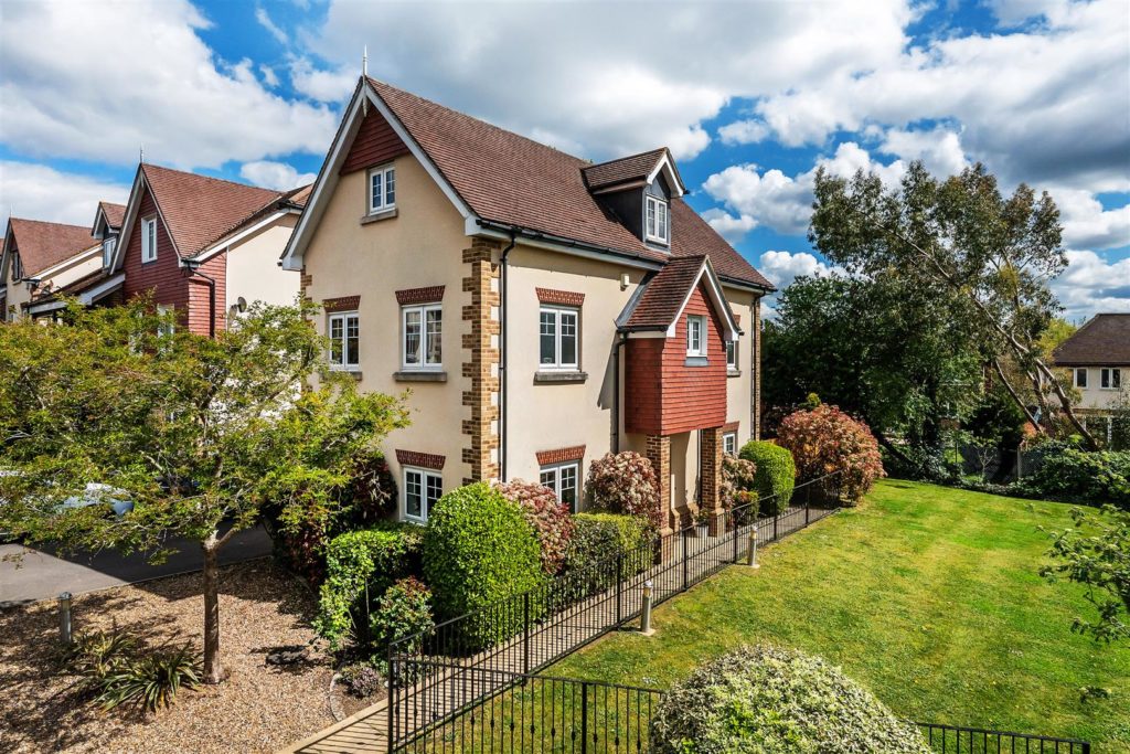 HALCYON CLOSE, OXSHOTT, KT22