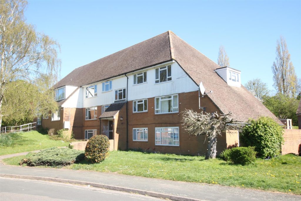 CRESSAL MEAD, LEATHERHEAD, KT22