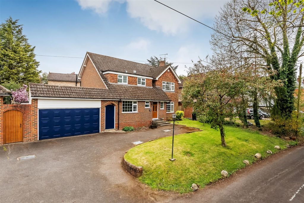 AGATES LANE, ASHTEAD, KT21