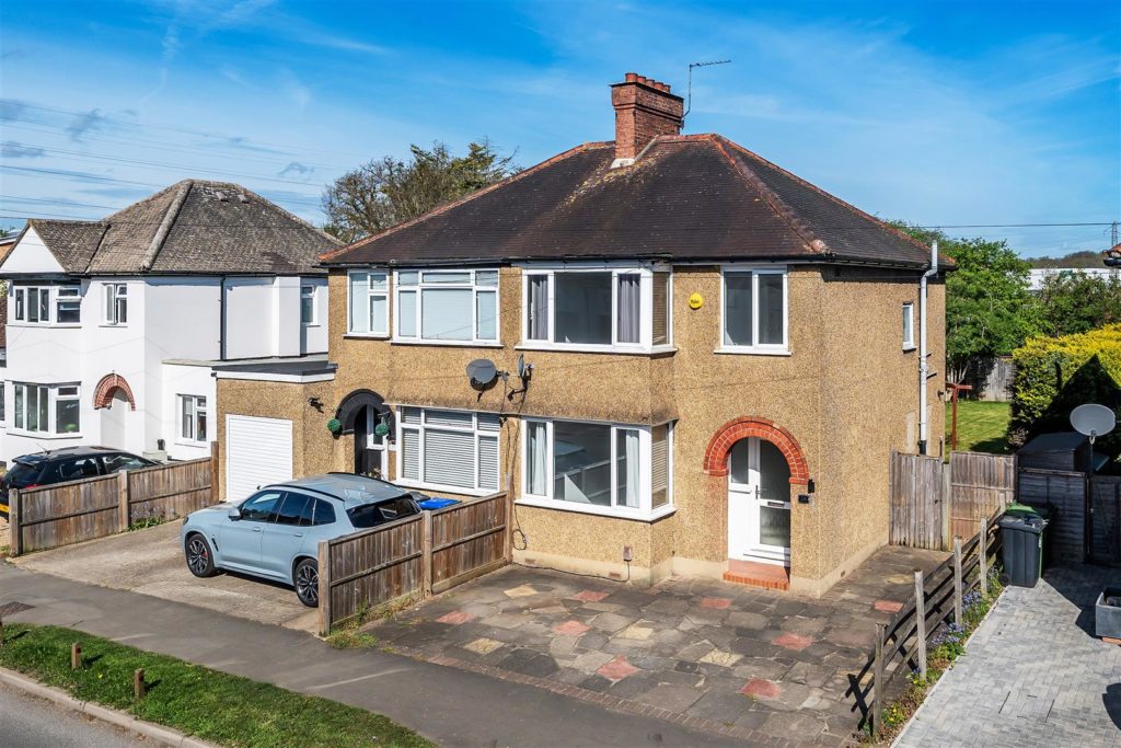 CLEEVE ROAD, LEATHERHEAD, KT22