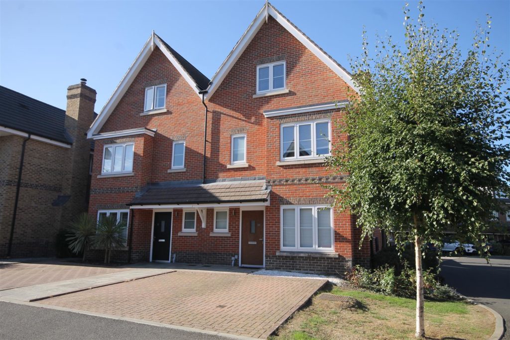 OAKS LANE, GREAT BOOKHAM, KT23