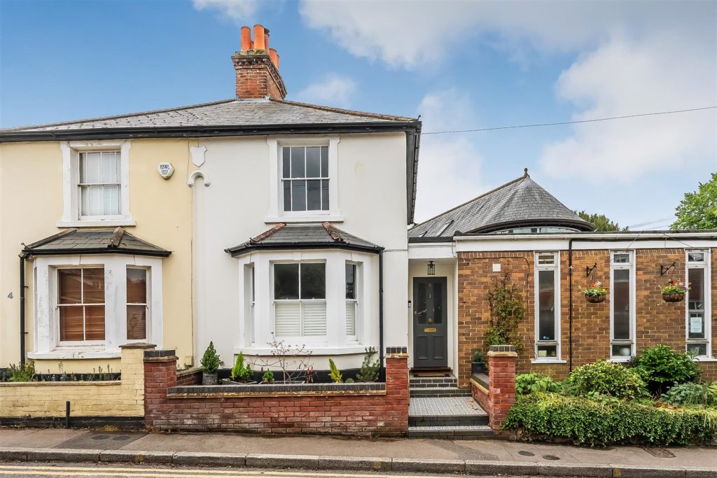 HIGHLANDS ROAD, LEATHERHEAD, KT22