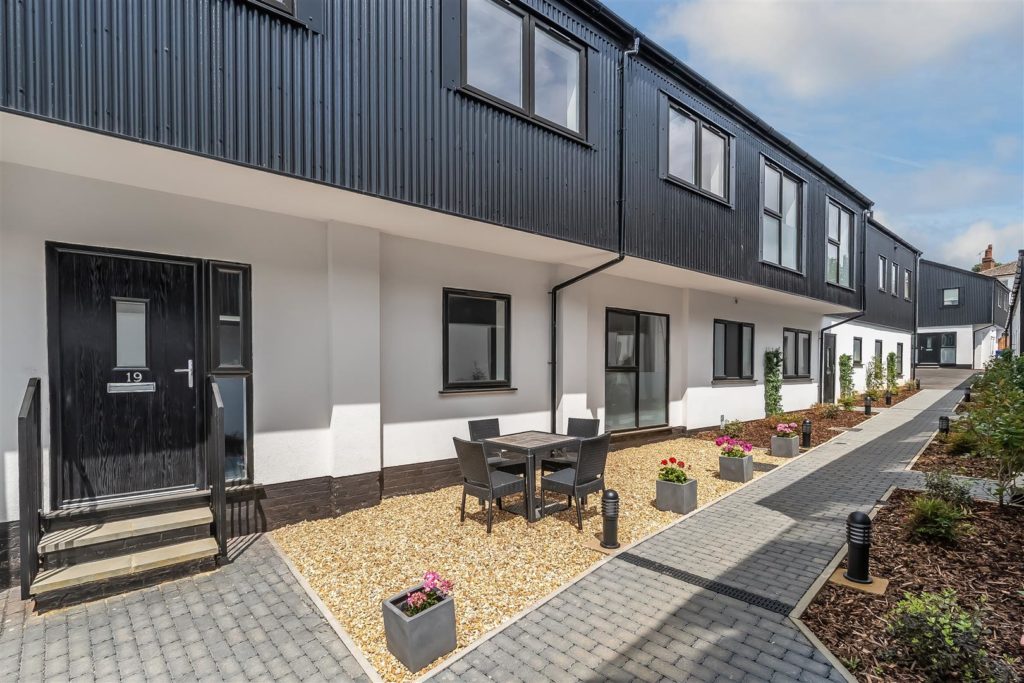 CENTRAL DORKING, RH4