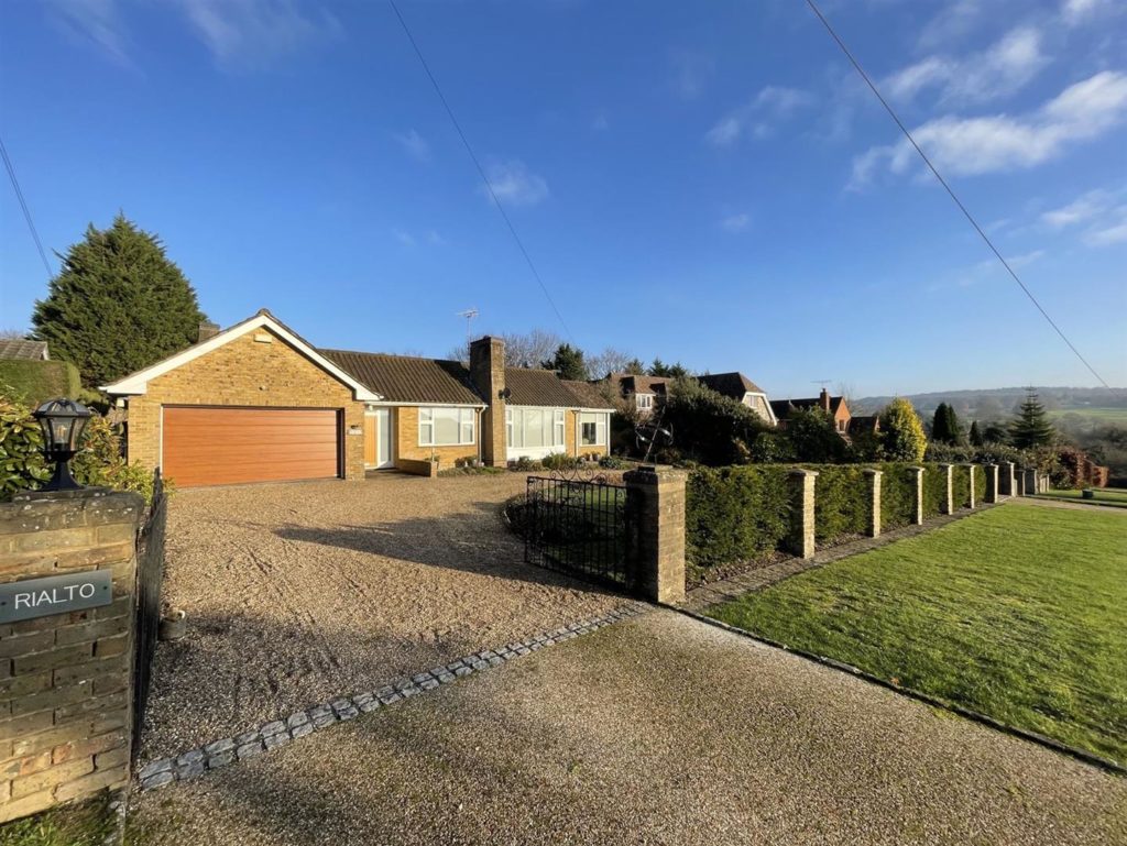 YARM WAY, LEATHERHEAD, KT222