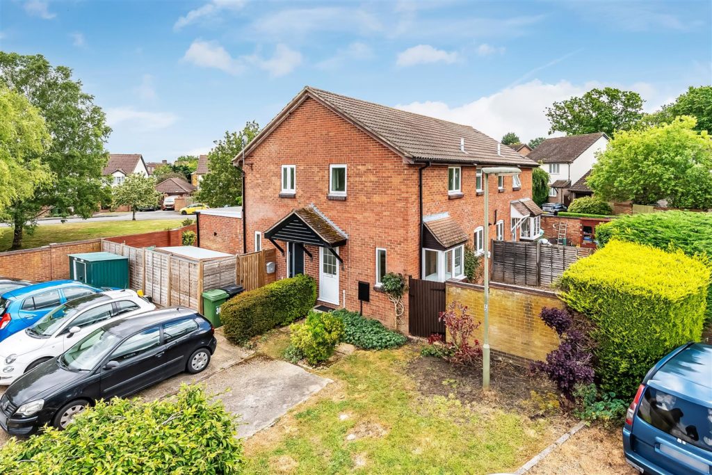 BICKNEY WAY, FETCHAM, KT22