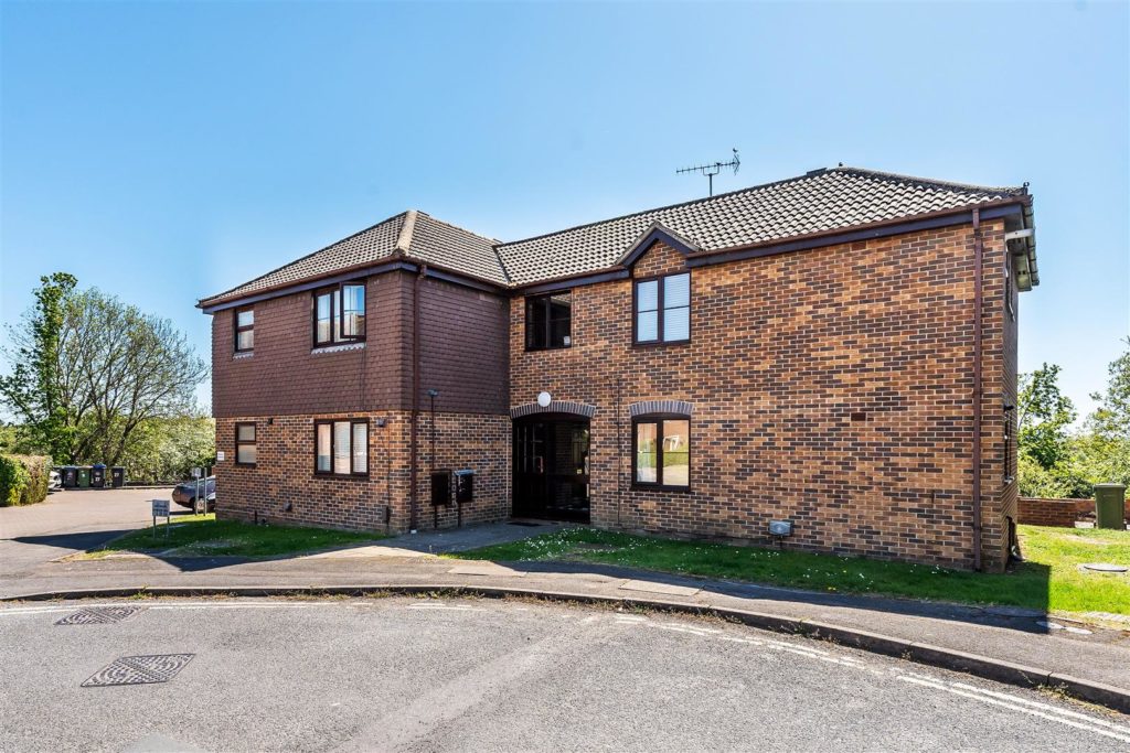 TEAZLEWOOD PARK, LEATHERHEAD, KT22