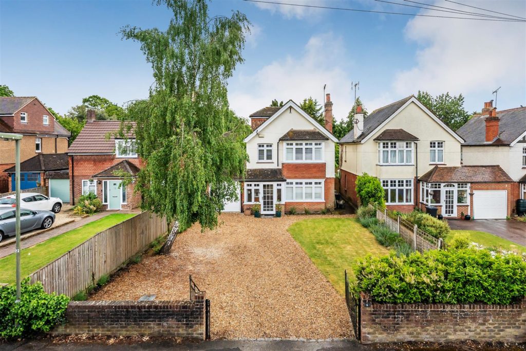 ST JOHNS ROAD, LEATHERHEAD, KT22