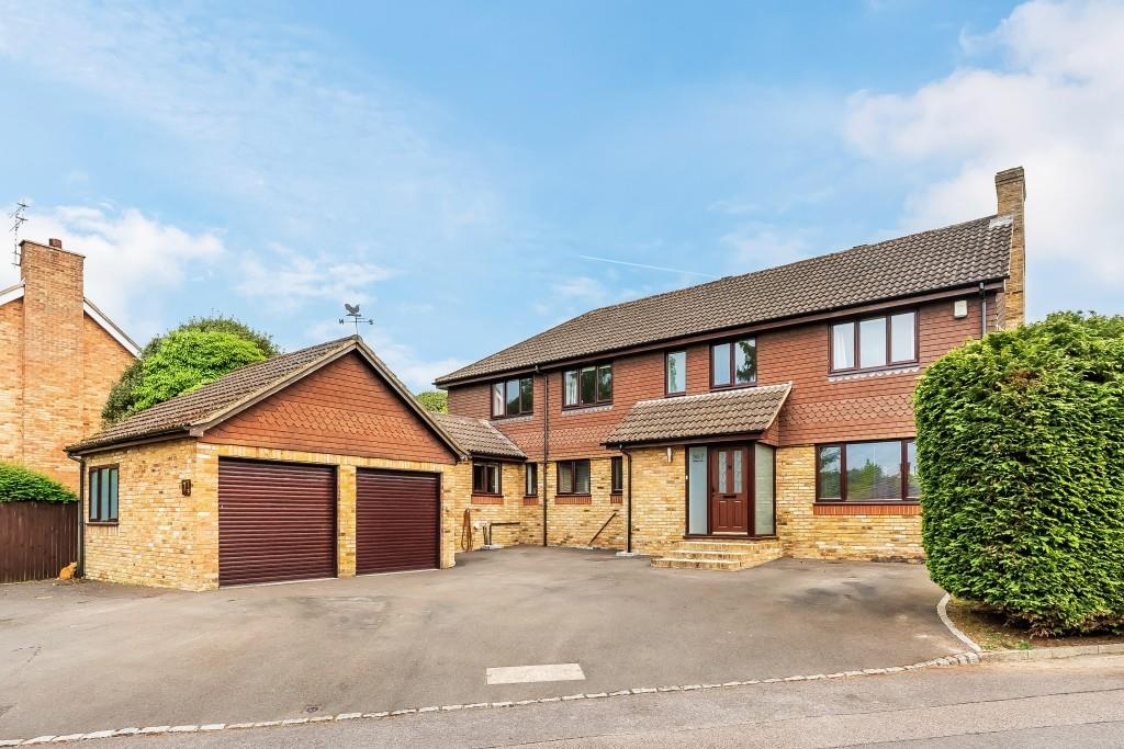 MILTON WAY, FETCHAM, KT22
