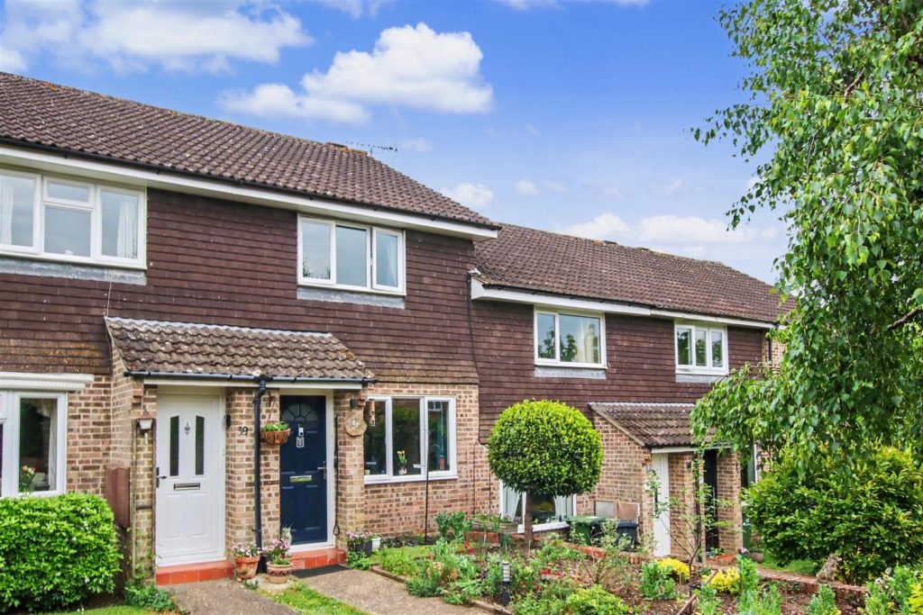 BOLEYN WALK, LEATHERHEAD, KT22