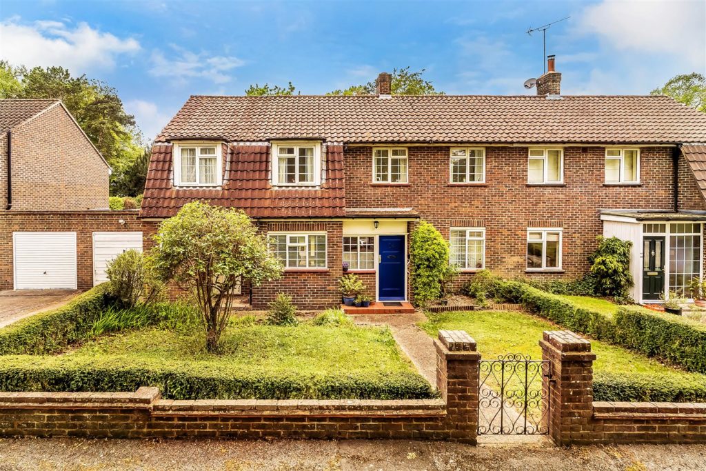 YARM COURT ROAD, SOUTH LEATHERHEAD, KT22