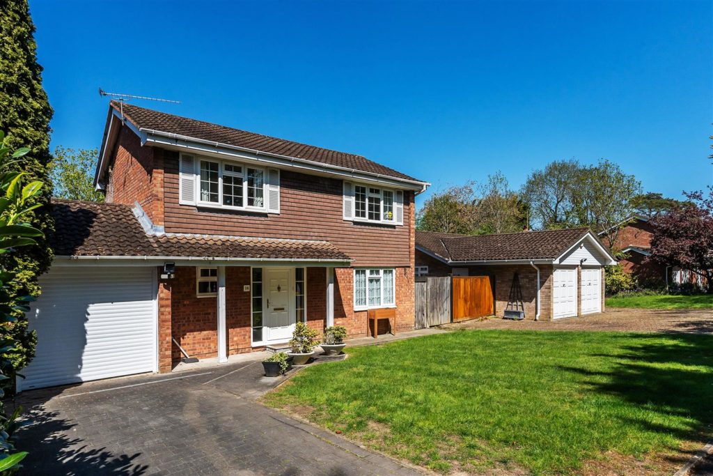 WARWICK GARDENS, ASHTEAD, KT21