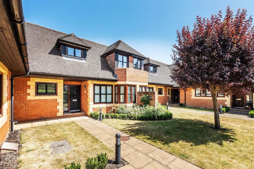 RED HOUSE MEWS, EFFINGHAM KT24