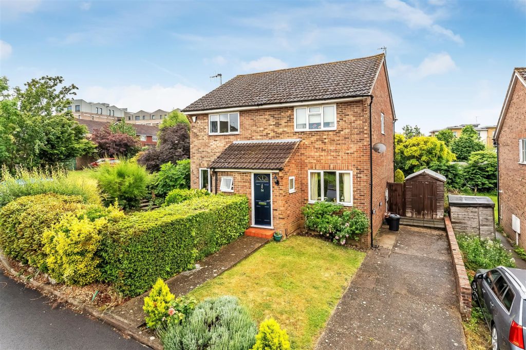 BOLEYN WALK, LEATHERHEAD, KT22