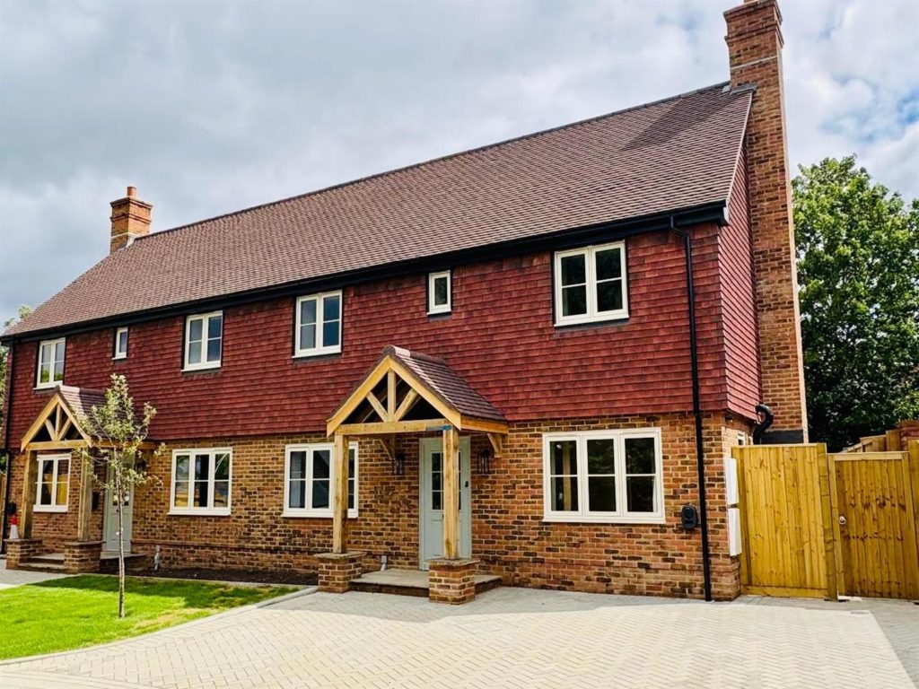 PADDOCK GROVE, EFFINGHAM