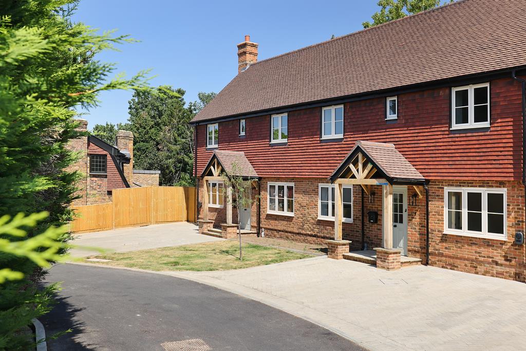 PADDOCK GROVE, EFFINGHAM