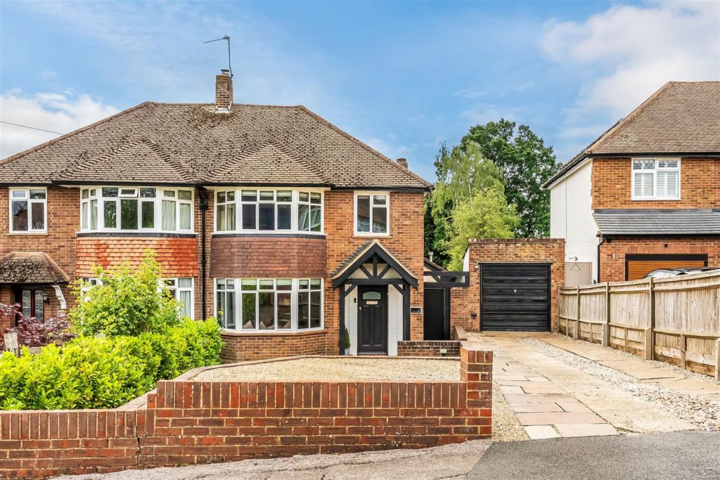 MONKS GREEN, FETCHAM, KT22