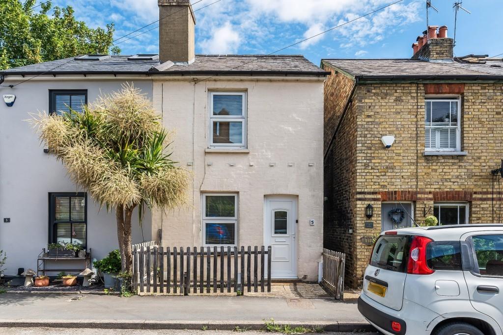 LESLIE ROAD, DORKING, RH4