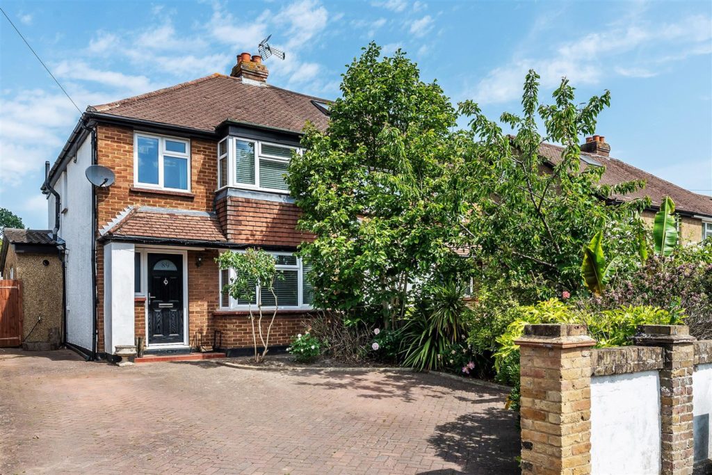 FAIRFIELD DRIVE, DORKING, RH4