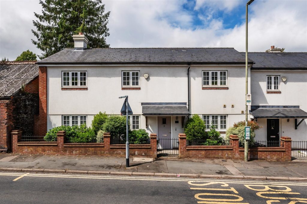 HORSHAM ROAD, DORKING, RH4