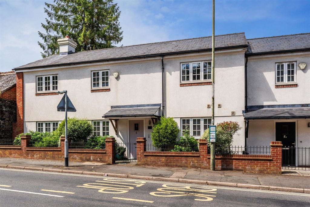 HORSHAM ROAD, DORKING, RH4