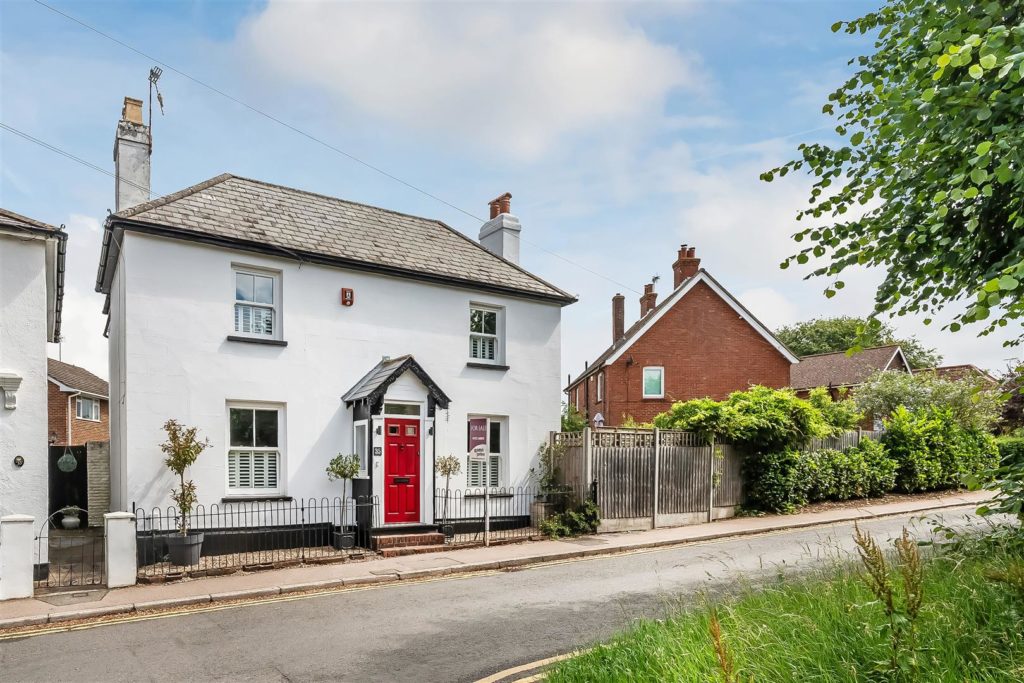 HIGHLANDS ROAD, SOUTH LEATHERHEAD, KT22