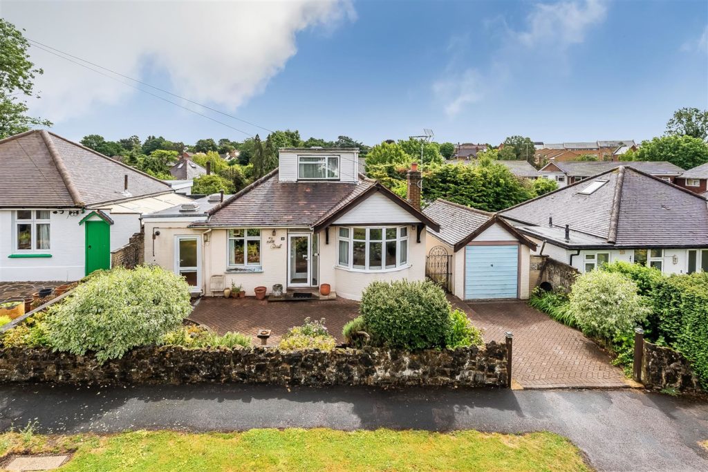 OAKS CLOSE, LEATHERHEAD, KT22